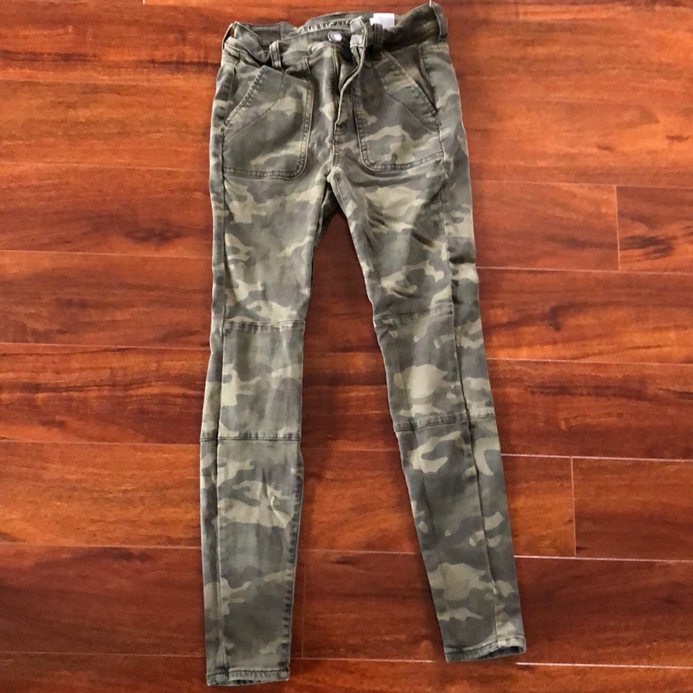 Hi-Rise Camo American Eagle Jeggings